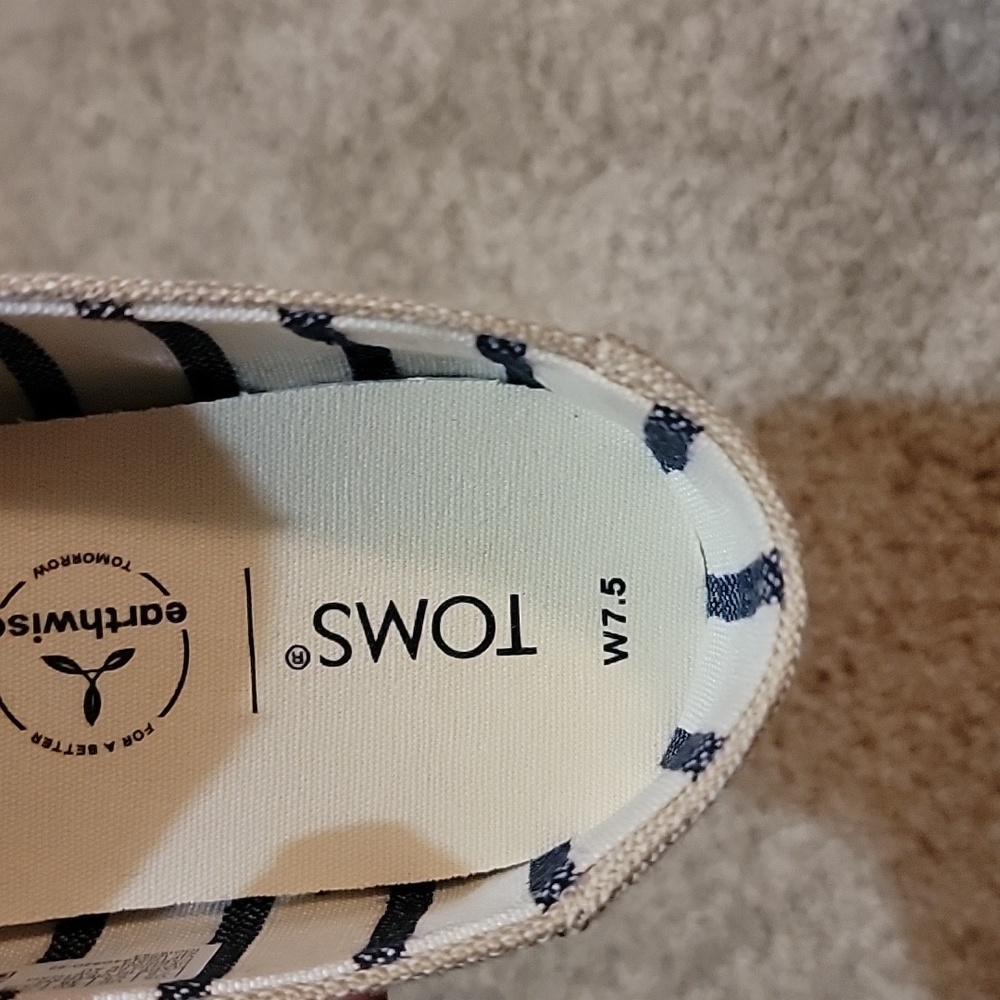 Toms - Picture 3 of 4